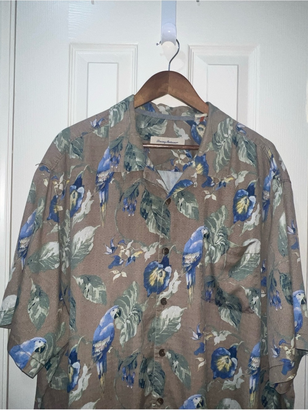 Tommy Bahama 100% Silk Hawaiian Shirt Mens 2XB Floral Parrot Button Down Beach